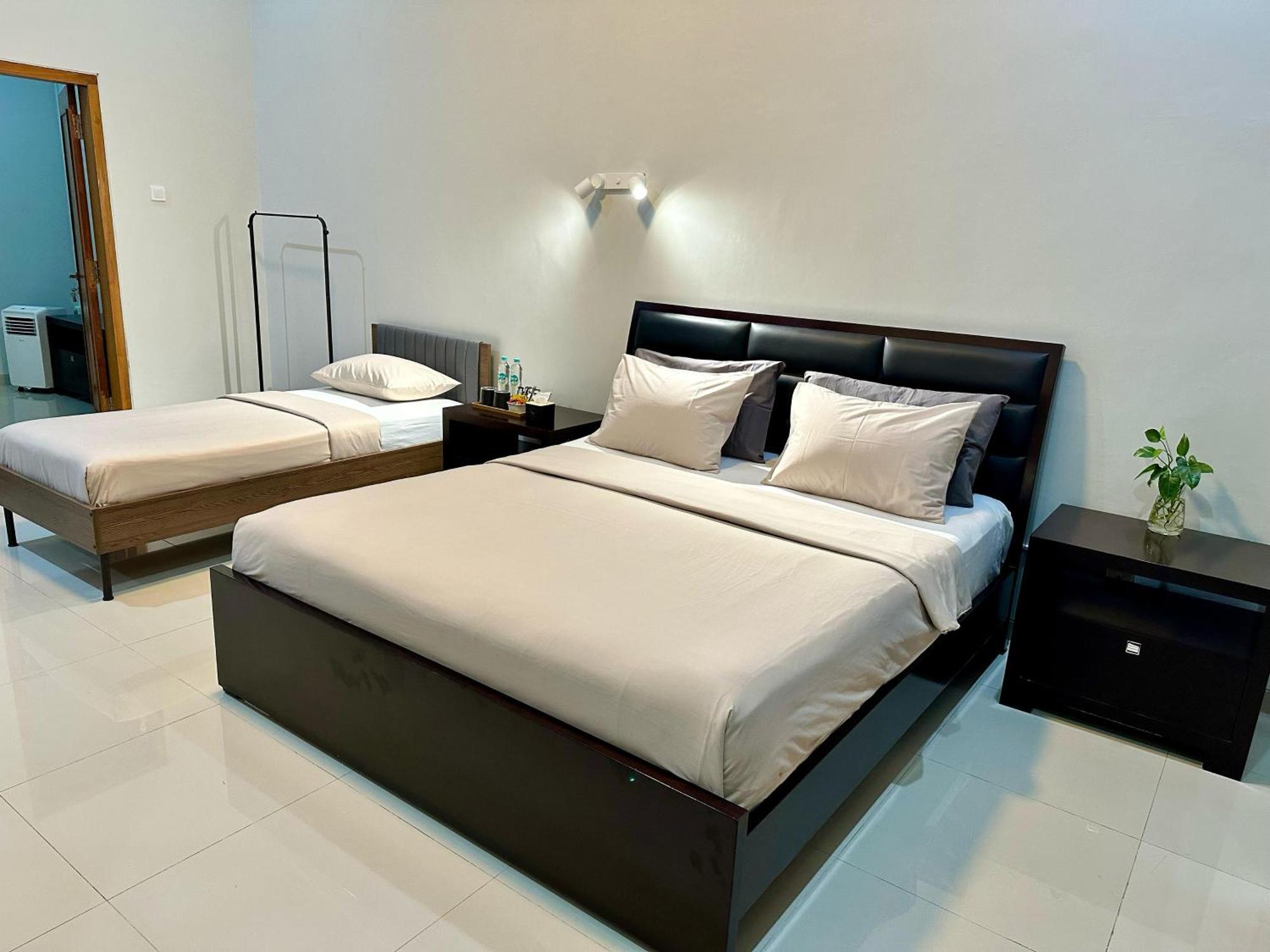 Cendhani Raras Gallery Kejayan Exterior foto
