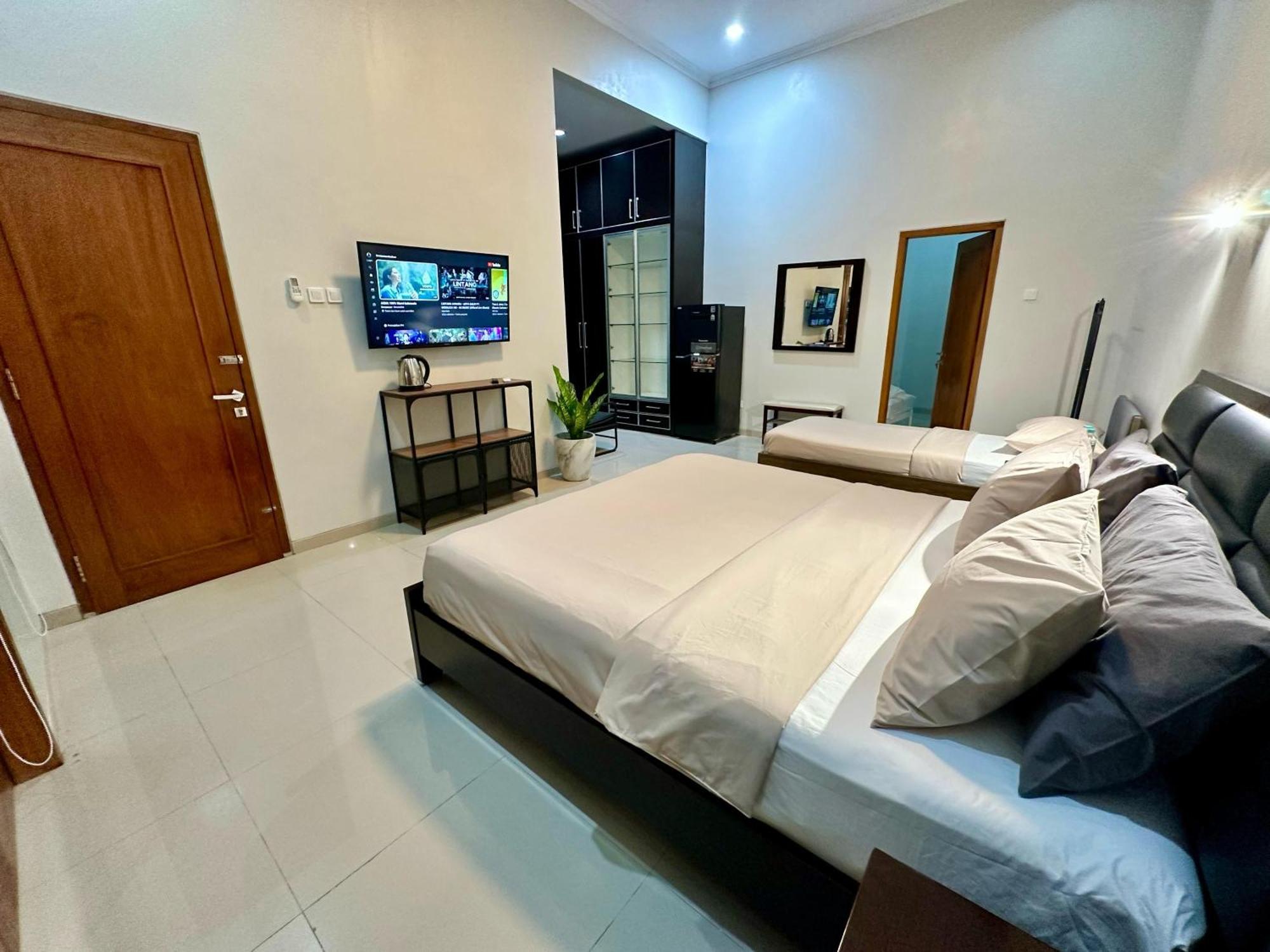 Cendhani Raras Gallery Kejayan Exterior foto